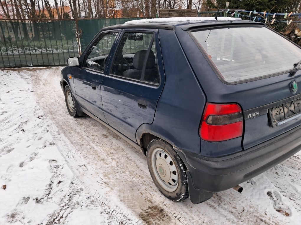 Skoda Felicia 1.3 1.6 alternator maska zderzak