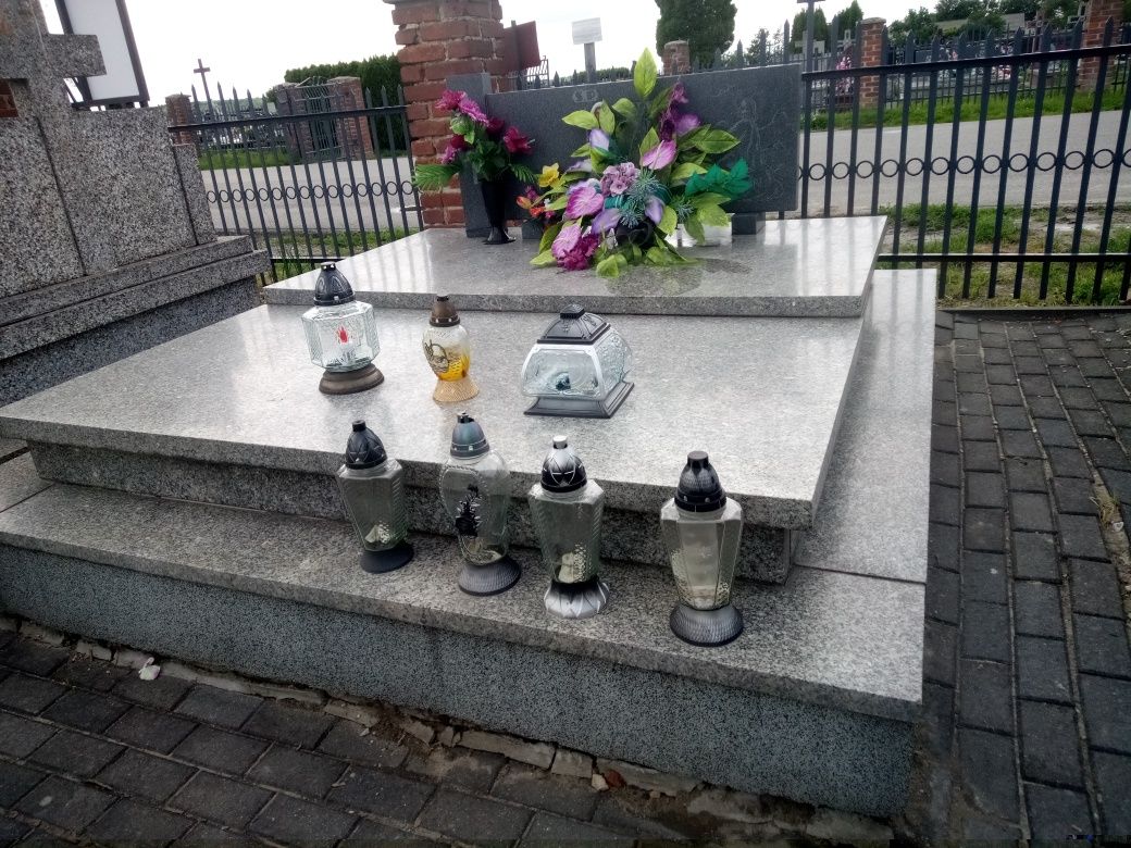 Pomnik granitowy nagrobek