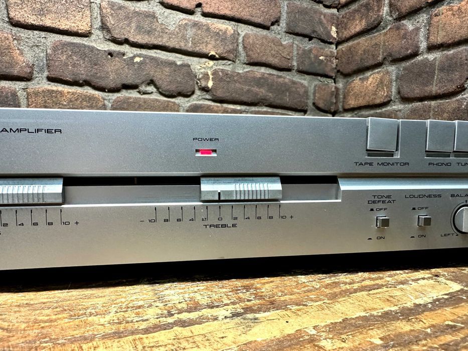 Wzmacniacz Stereo Akai AM-U110