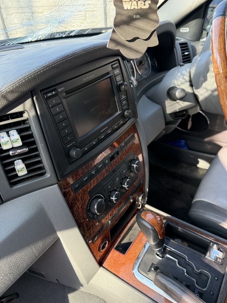 Blotnik maska zderzak skrzynia fotele Jeep Cherokee WK 07r.