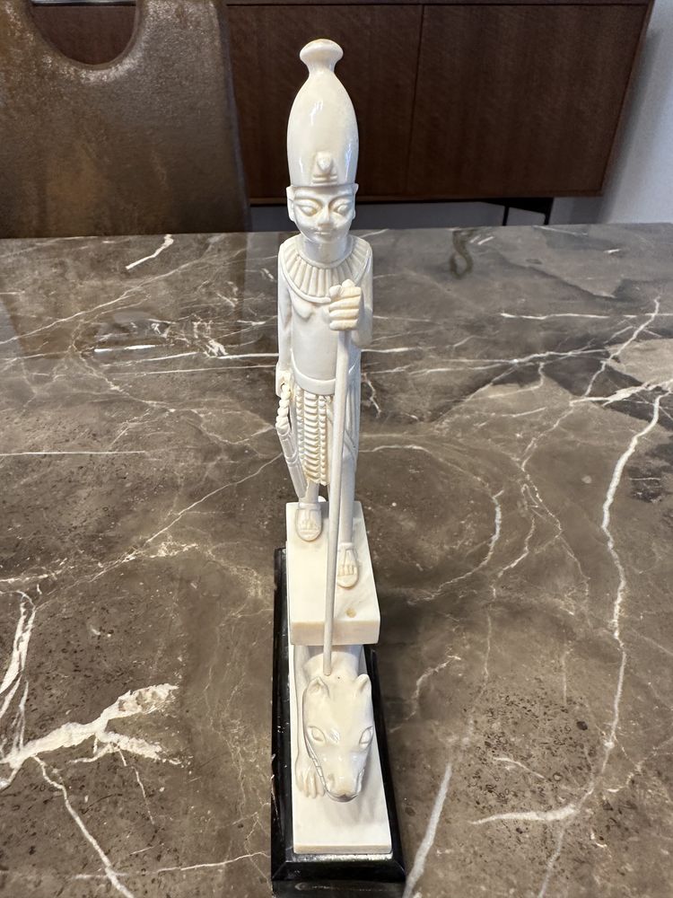 Estatua material nobre