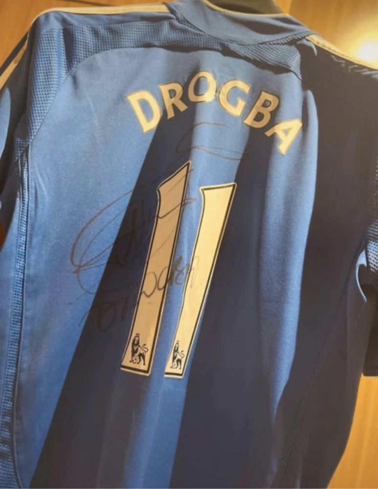 Camisola oficial Chelsea autografada Drogba