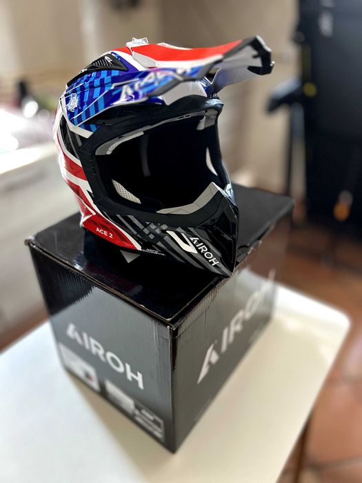 Airoh Aviator Ace 2 • Proud Blue/Red • TAM M • NOVO• Oportunidade