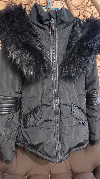 Зимовий пуховик жіночий