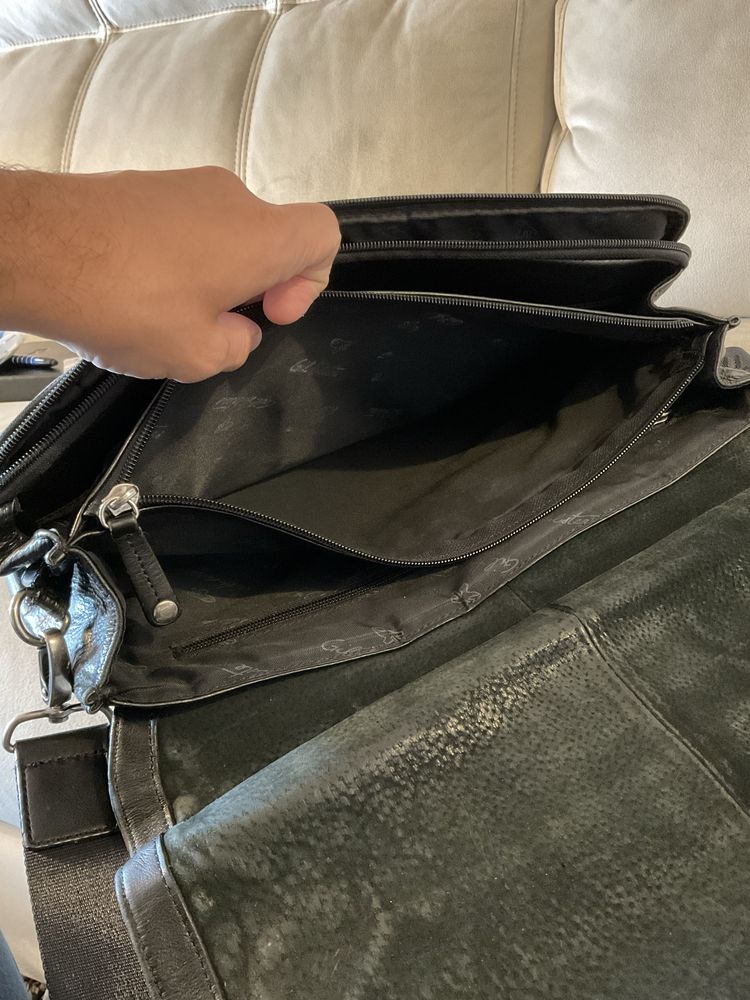 Pasta de Ombro em Pele Gil Holsters – Preta, Vários Compartimentos