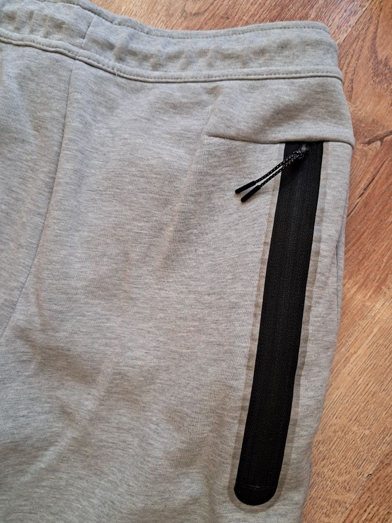 Dresy Nike Tech FLEECE r.S jak Nowe męskie/ młodzieżowe