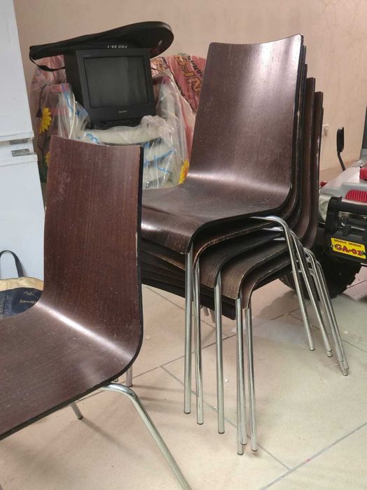 Conjunto de 7 Cadeiras Modernas — Madeira e Metal