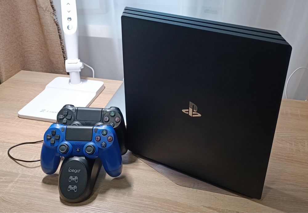 Продам свою PS 4 Pro 1 Tb