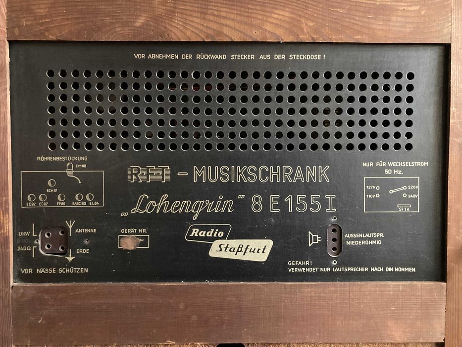Radiola , szafa grająca , RFT , Musikschrank lohengrin 8E155I