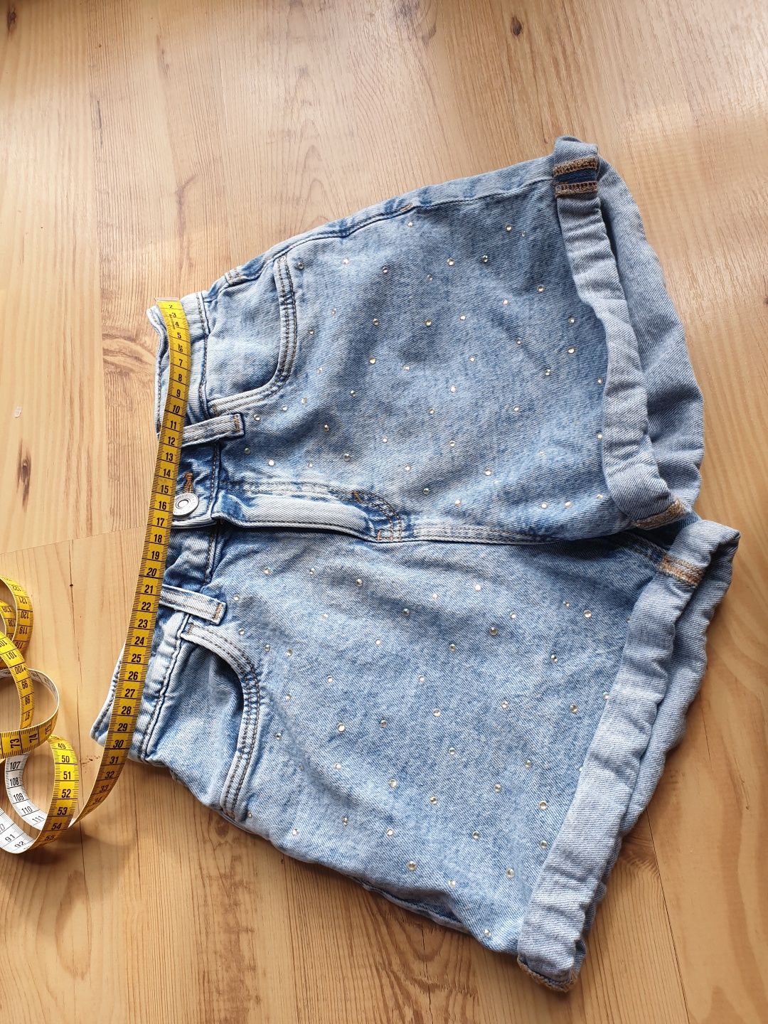 Krótkie spodenki jeansowe na lato z dżecikami