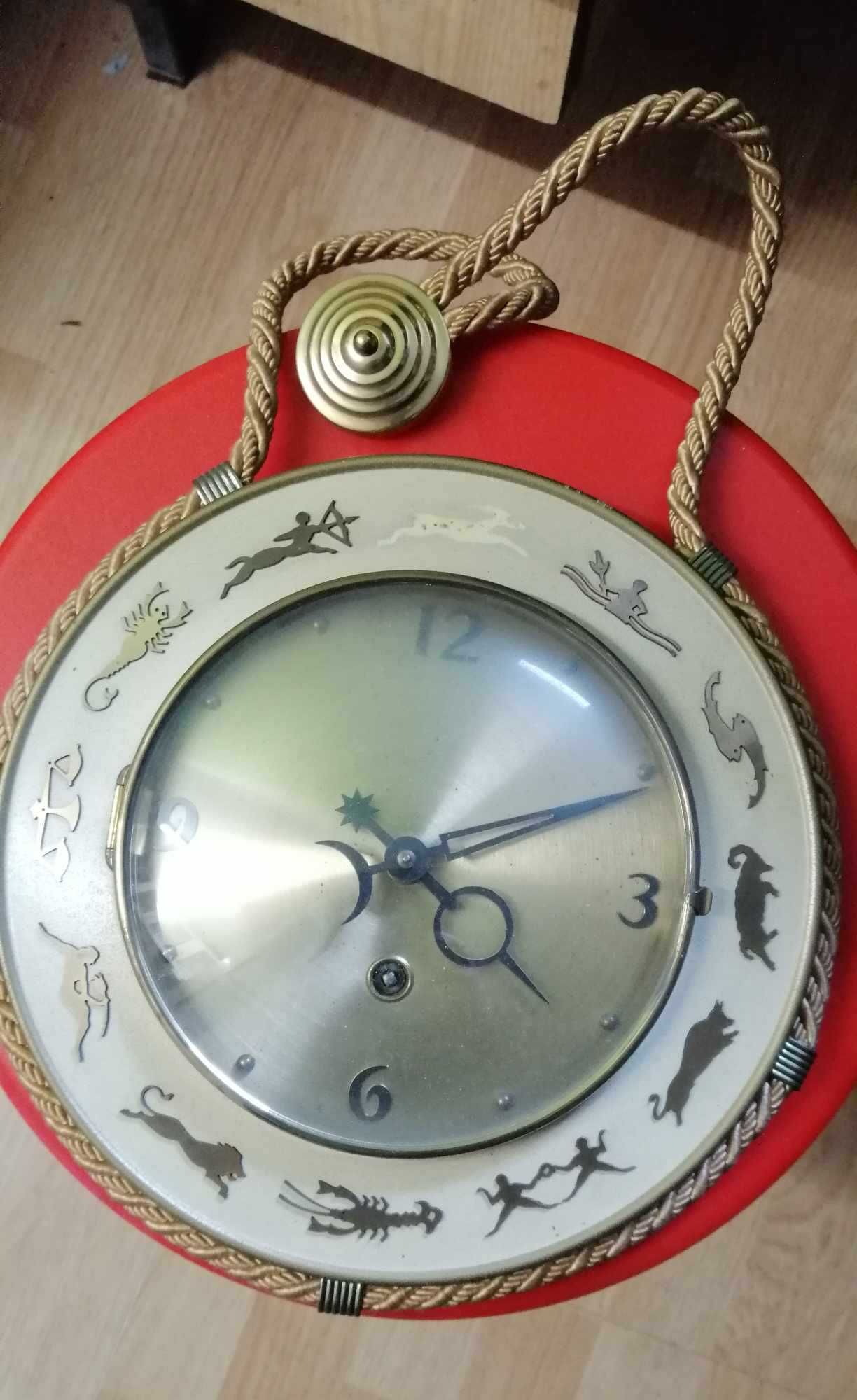 Stary zegar wiszący