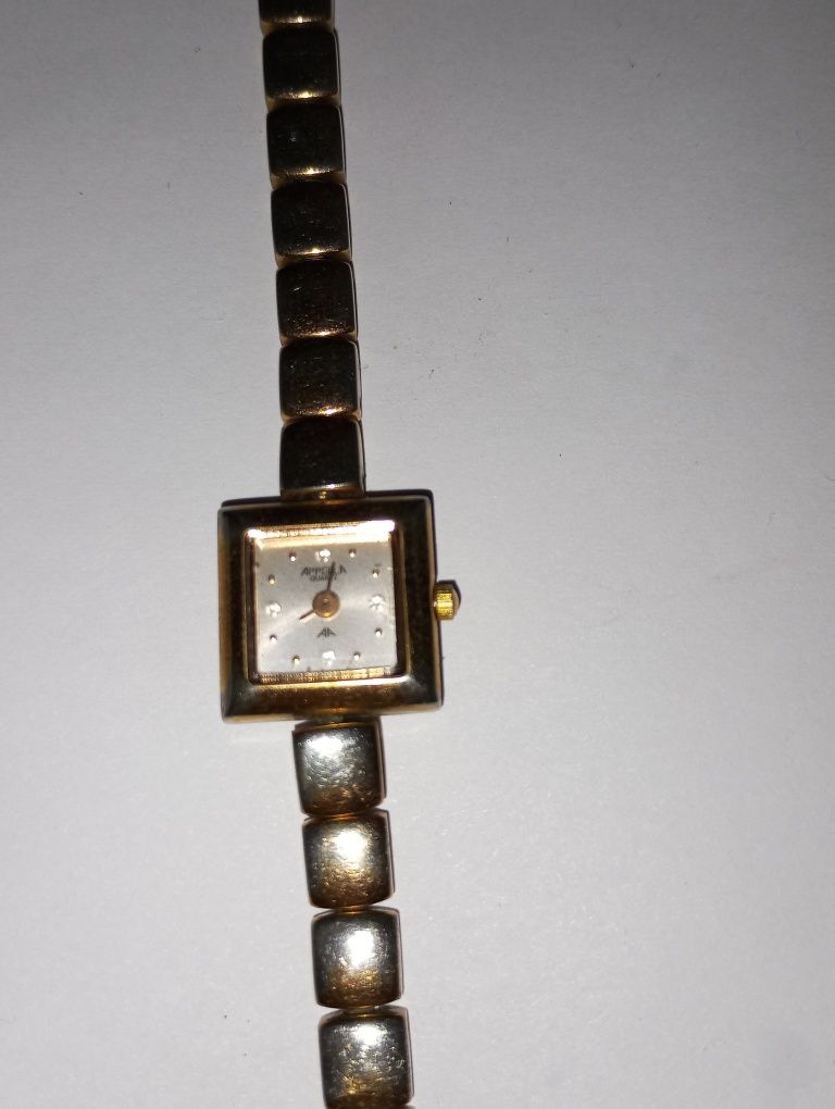 наручний годинник швейцарський радований  золотом.