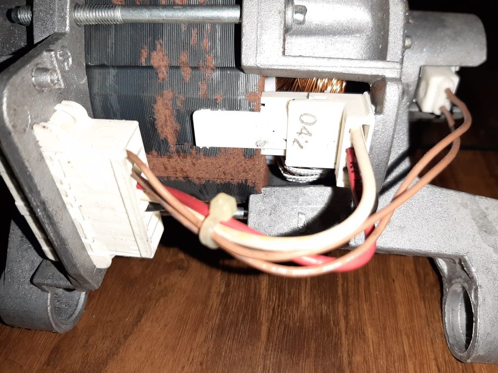 2 motores de máquina de lavar a funcionar