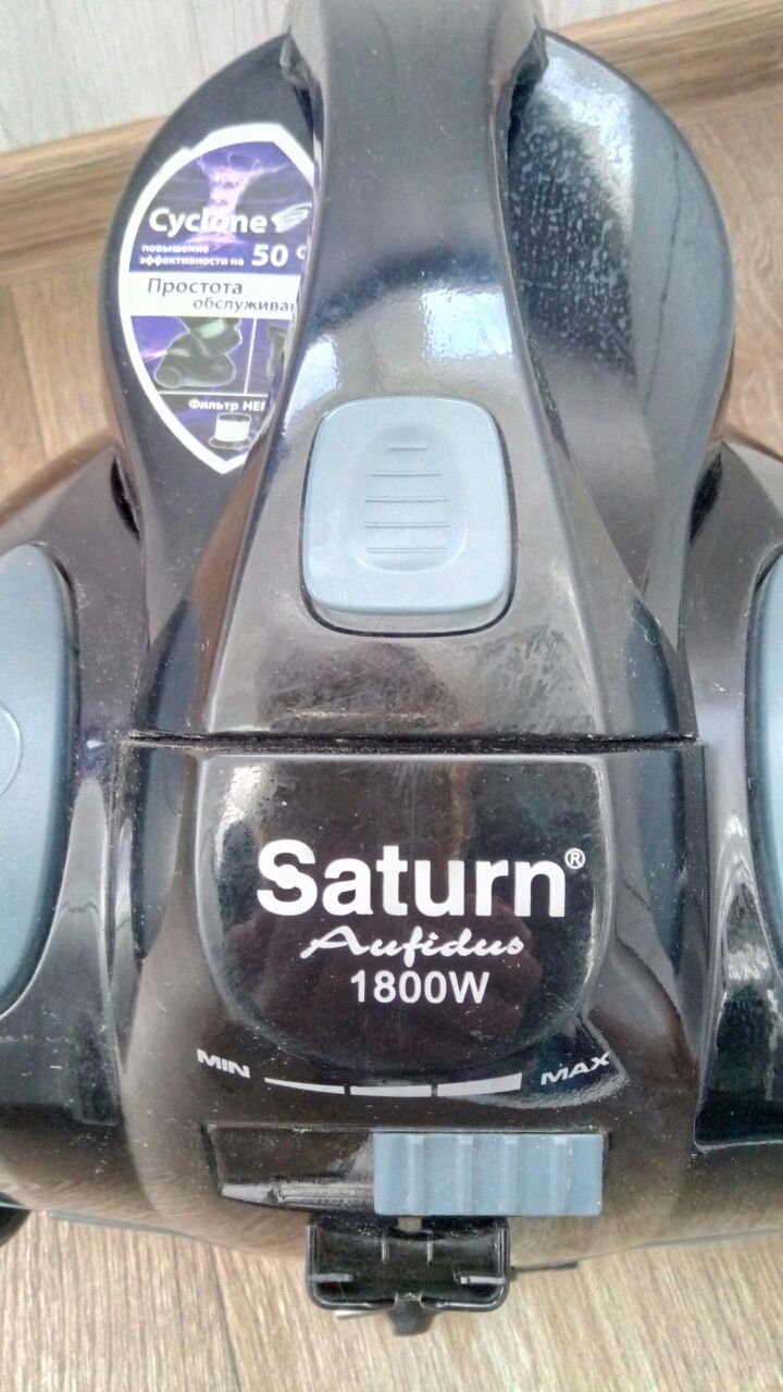 Пылесос Saturn ST-VC 7279 （1800 Вт）