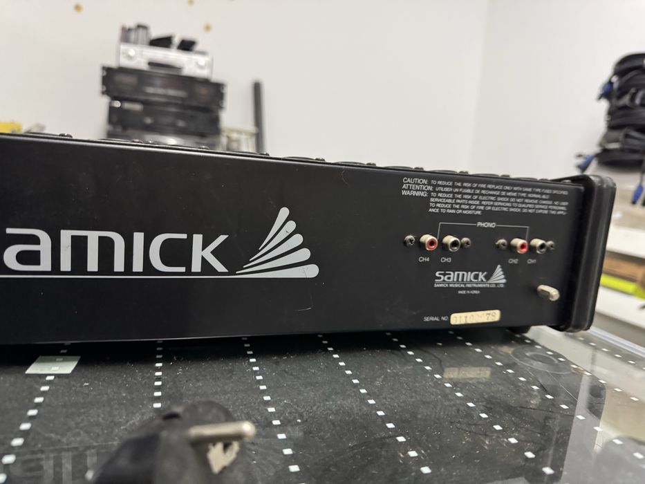 Samick SM-1200P mixing console