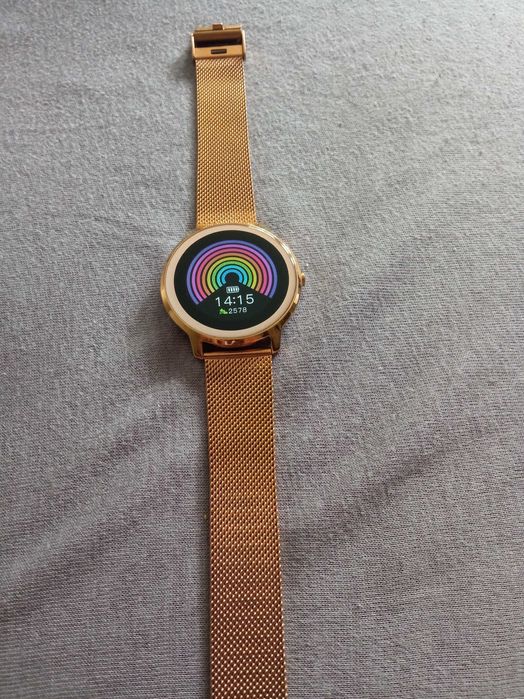 Smartwatch zadbany kolor zloty