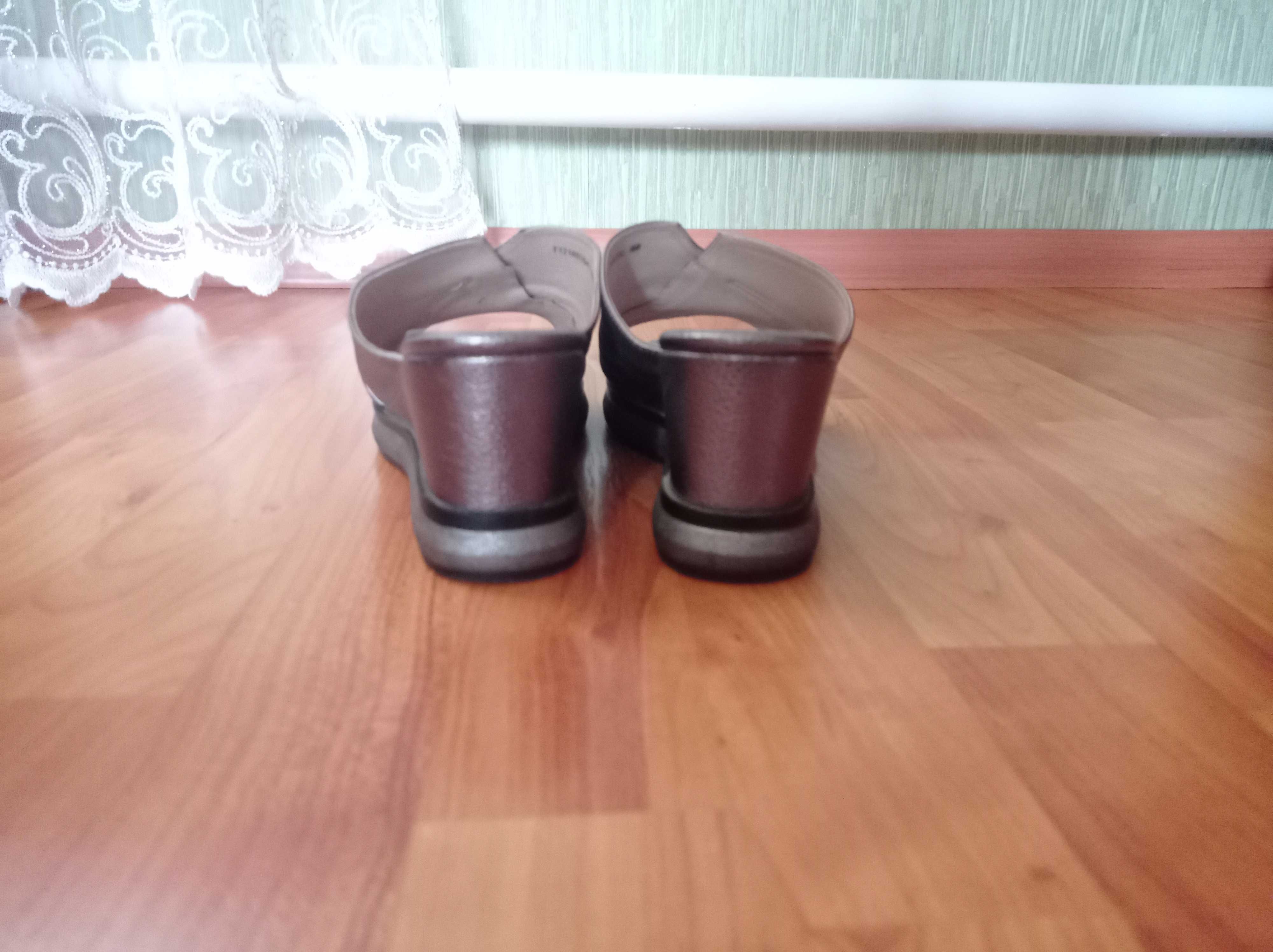 Жіночі Шльопанці