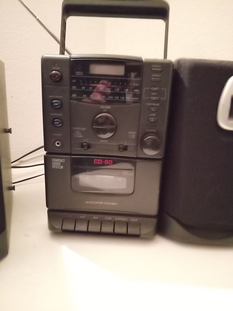 Radio leitor de cassetes e cd