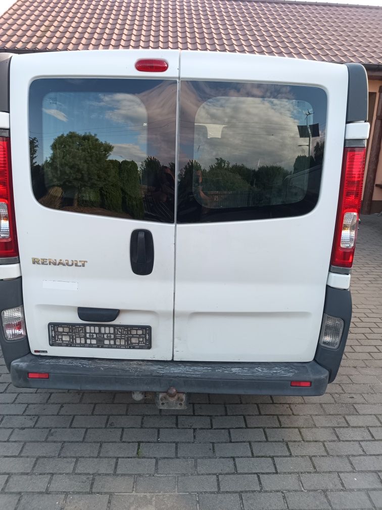 Renault Trafic 2,0 CDTI 2007r uszkodzony
