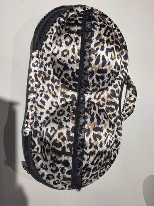 Кейс для бюстгалтерів