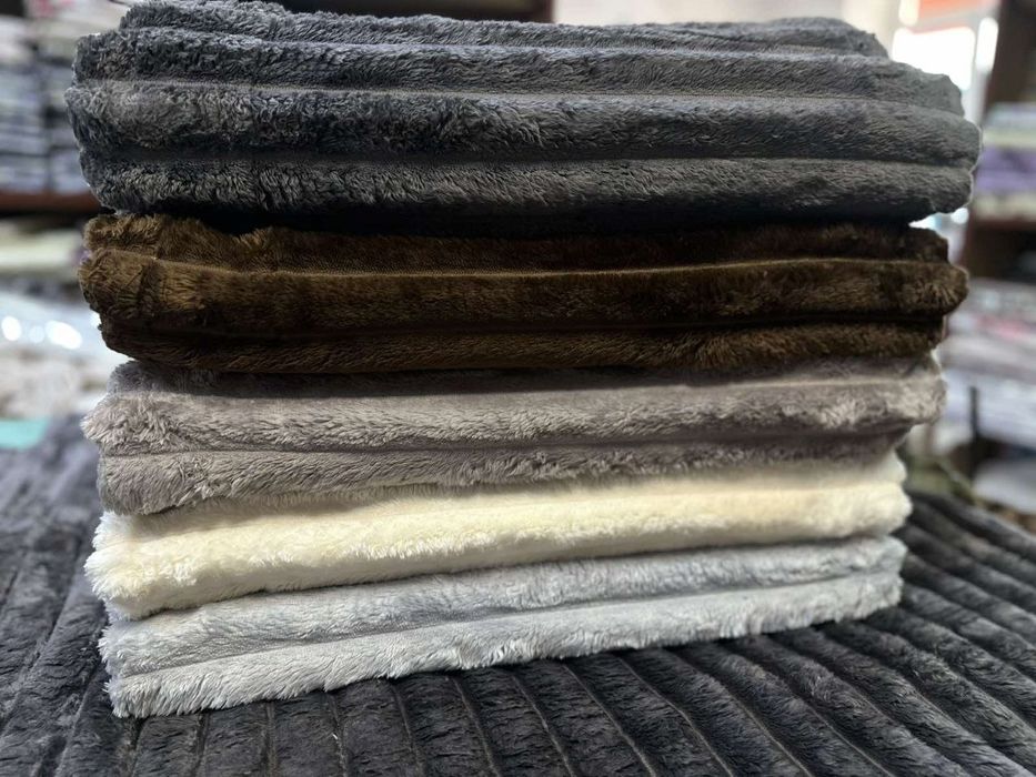 Пледи "шарпей" велюрові