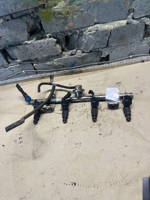 Форсунка форсунки паливна рампа рейка Mazda 6 gg Мазда 6 1.8 2.0 2.3 B