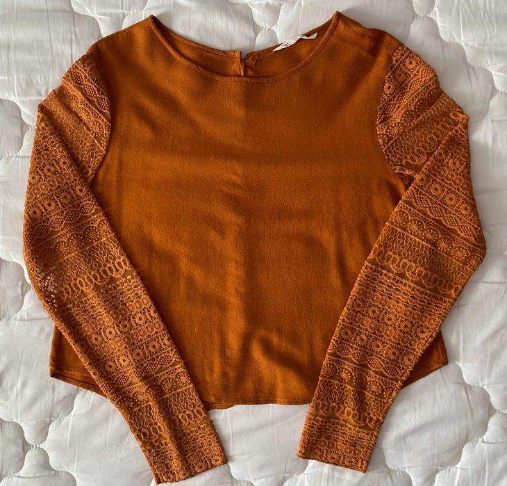 Blusa de manga rendilhada da Lefties