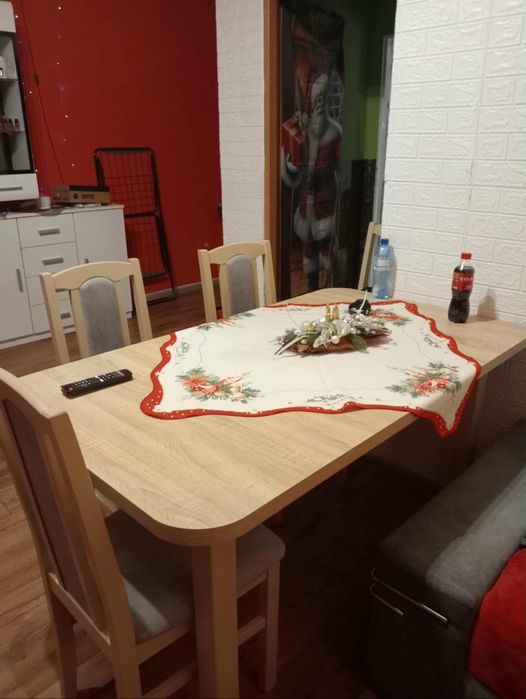 Sprzedam stół i krzesła