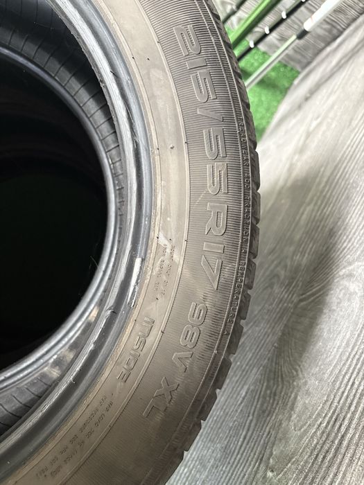 Opony zimowe 215/55/17 Nokiany