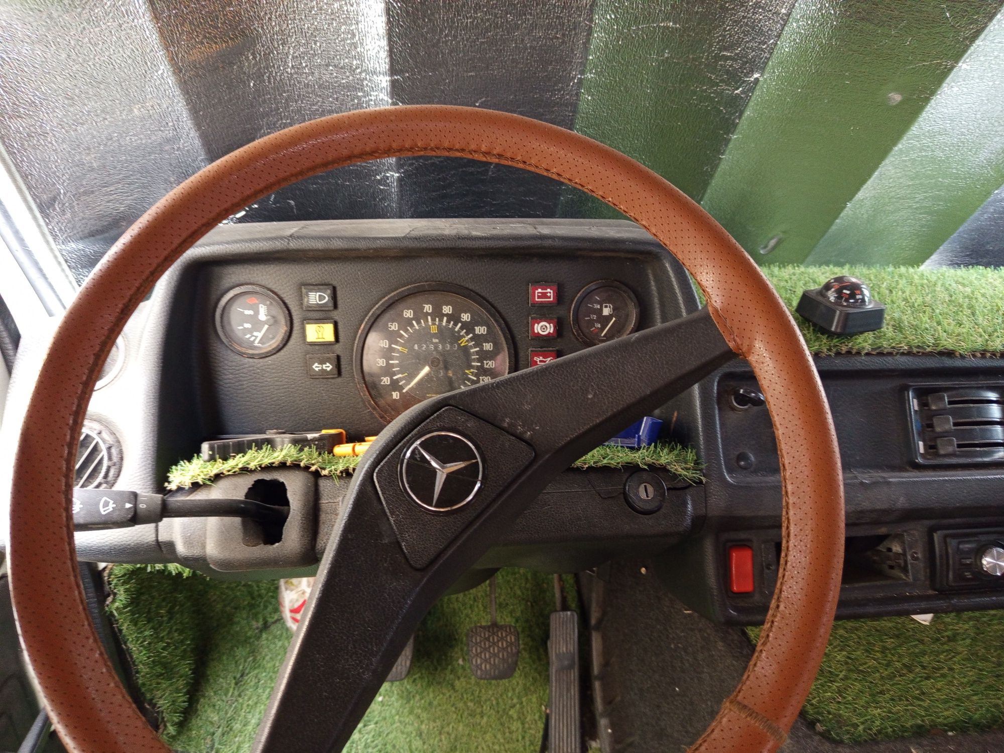 Auto-caravana Mercedes Dahmer para remodelar