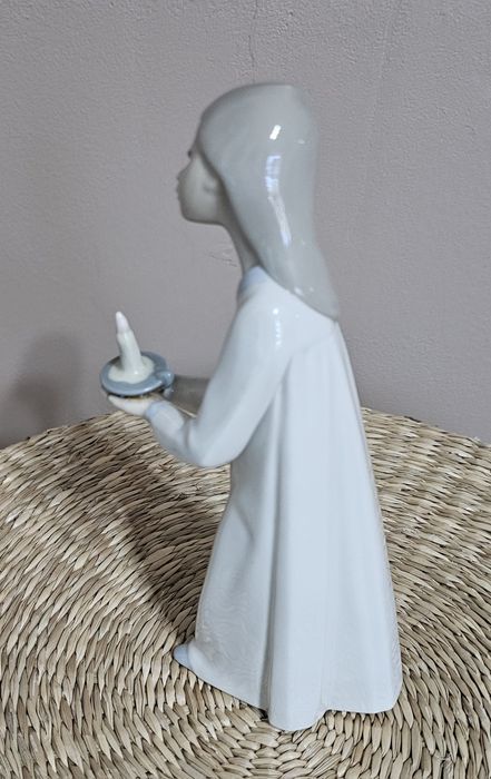 Figurka porcelanowa Lladro "Dziewczynka ze świeczką"