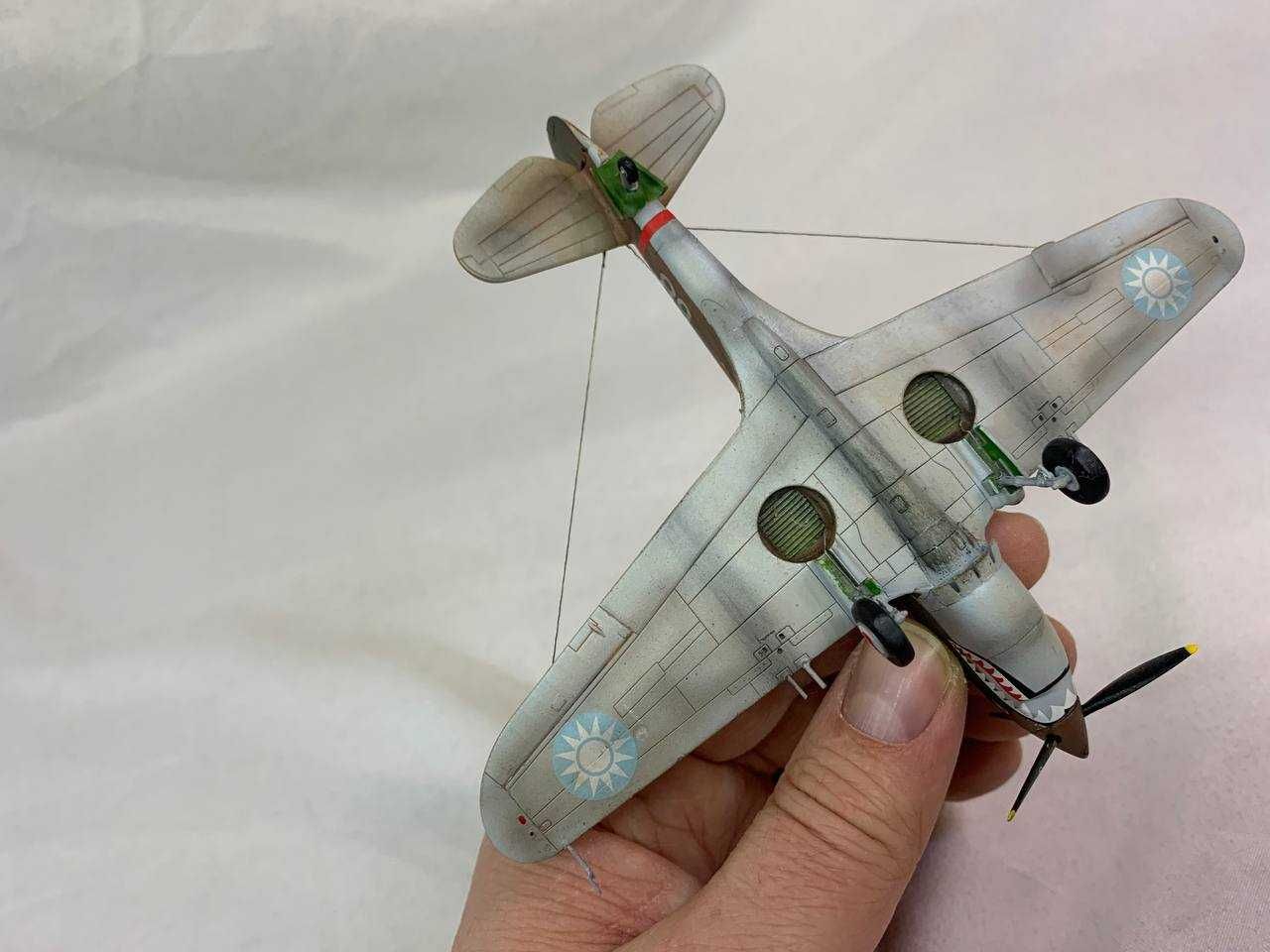 Продам собранные модели самолетов 1/72 P-40 и МиГ-3