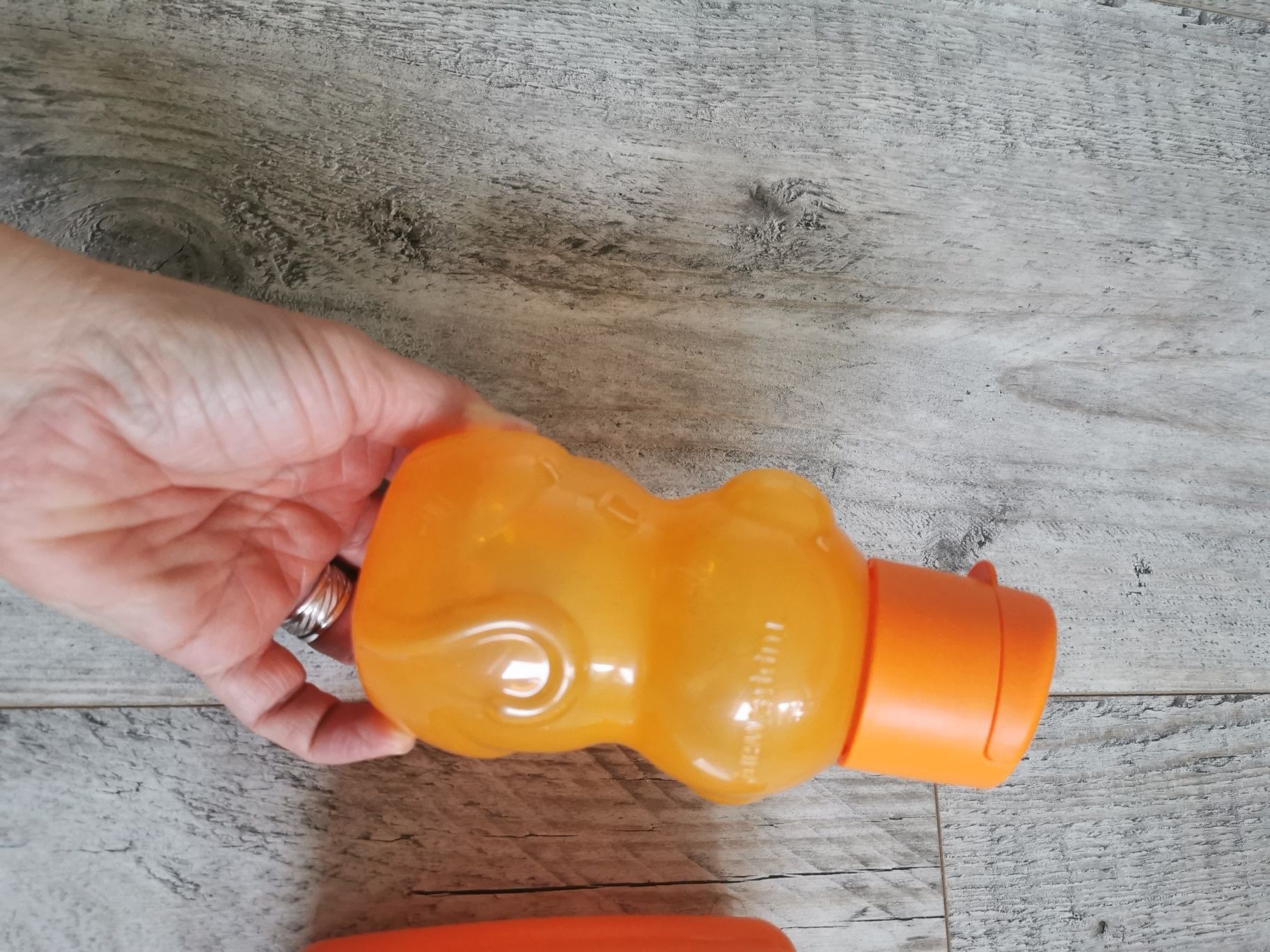 Zestaw Tupperware bidon i kanapnik z małpką stan bdb