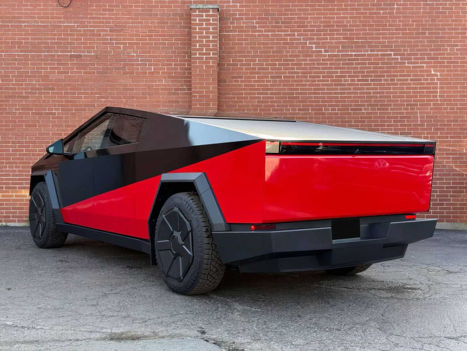 Tesla Cybertruck      2024