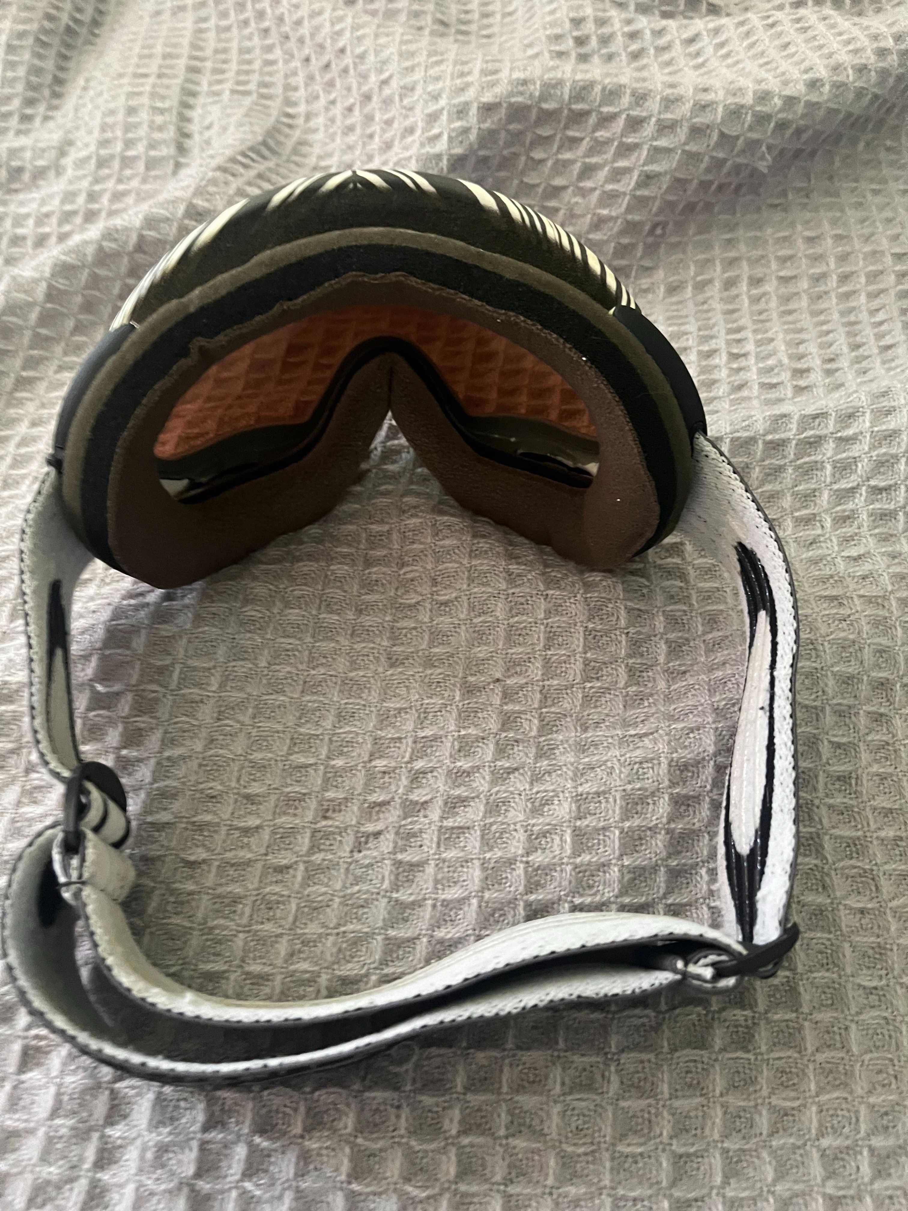 gogle Oakley Snowboarding - model Shawn White