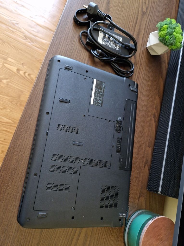 Ноутбук Dell Studio (Core i5, SSD 240 GB, Radeon)