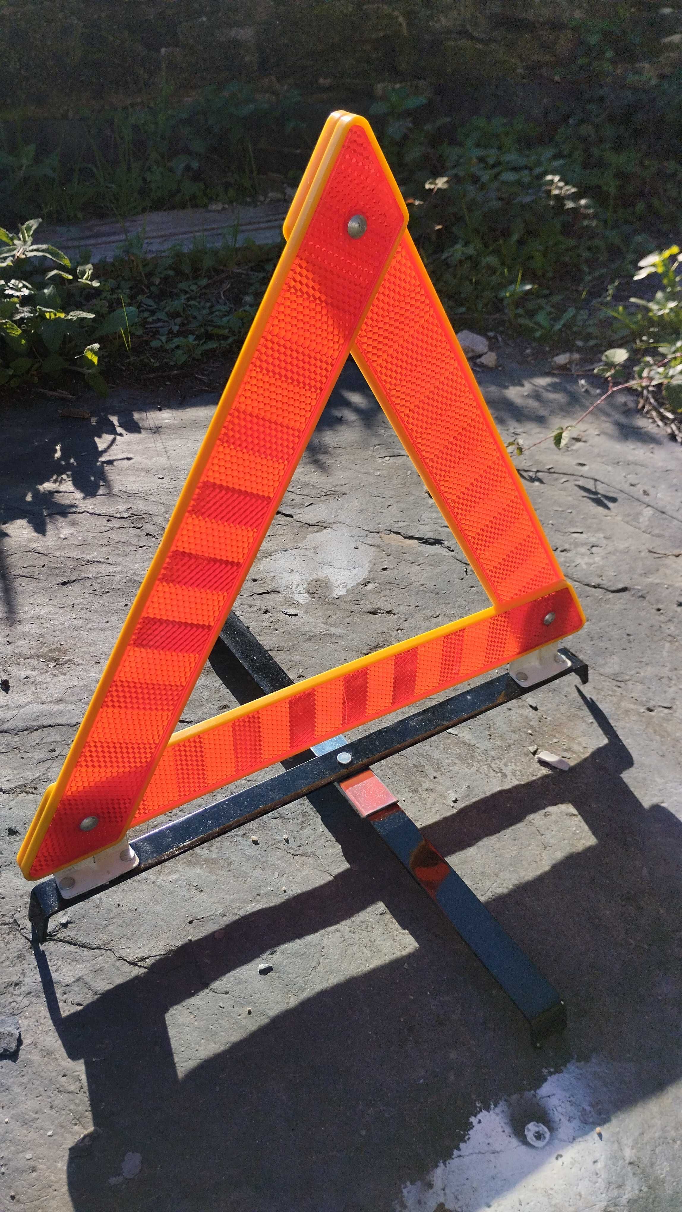 Vendo 2 triângulos de carro novos os dois 20 euros