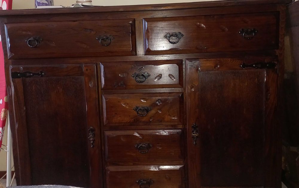 Móveis de sala em pedra e madeira maciça