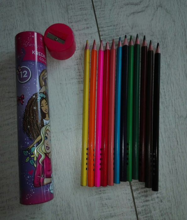 Kredki nowe Disney barbie 4opakowania
