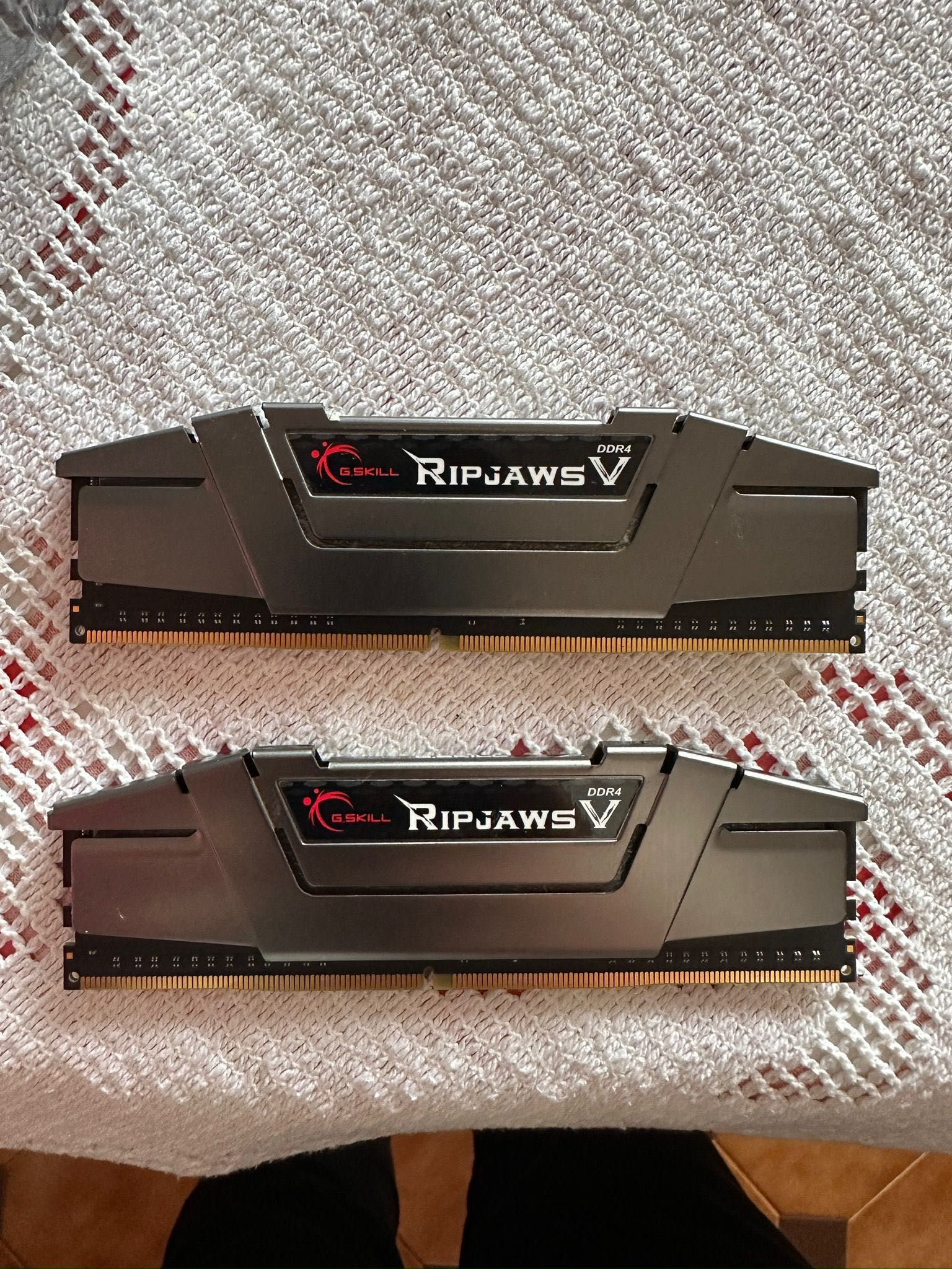 Memória RAM G.SKILL Ripjaws V 16GB (2x8GB) DDR4-3200MHz