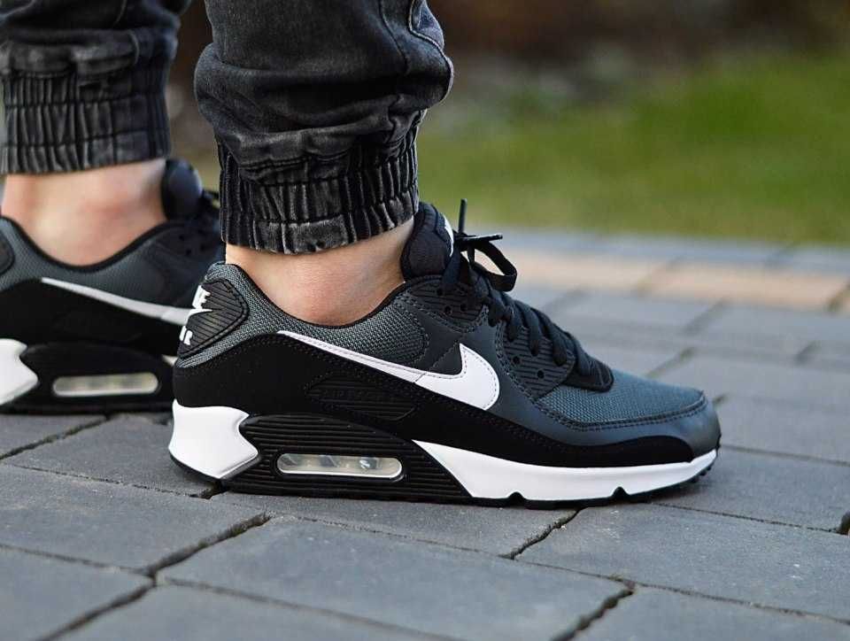 Nike Air Max 90
Iron Grey