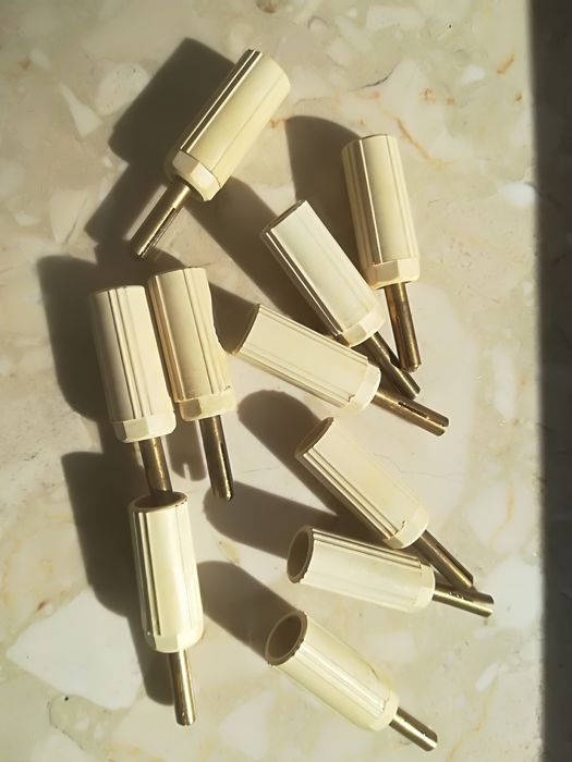 Wtyk bananowy 4mm WB13 na śrubę,nowe,kpl.10szt
30 zł