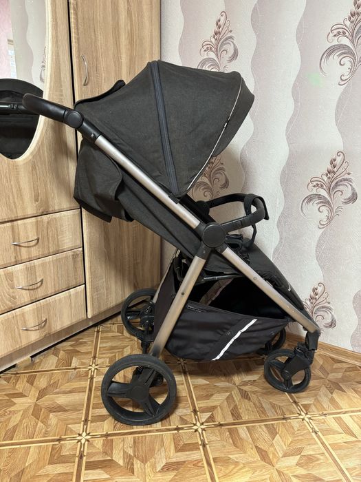 Прогулянкова коляска Carello Bravo