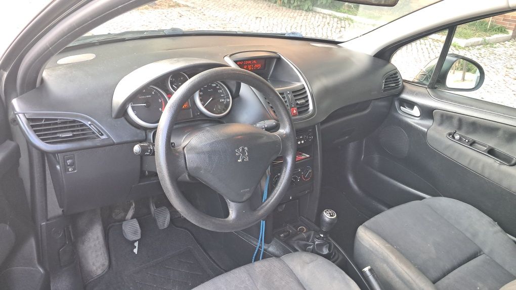 207 1.4HDI ano 2007 Bom estado