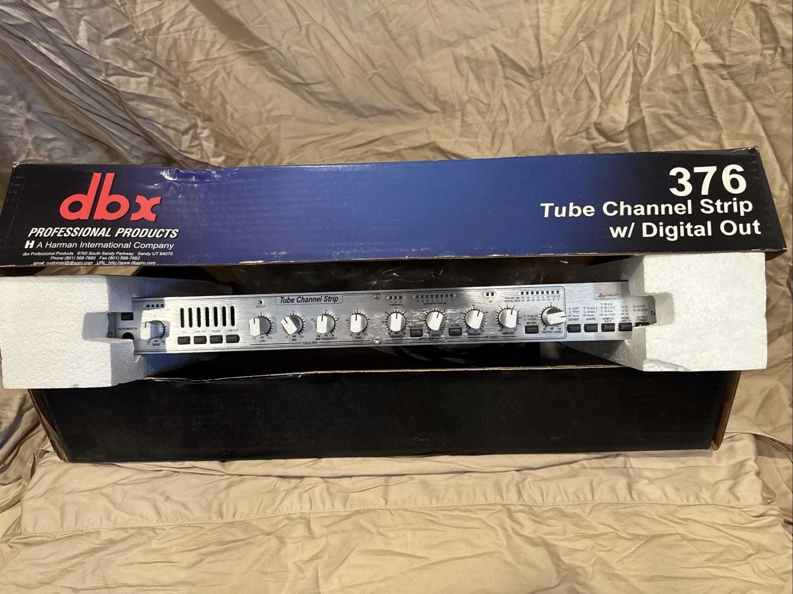 Ламповый микрофонный предусилитель DBX 376