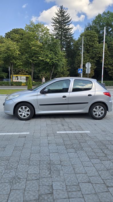 Автомобіль Peugeot 206+