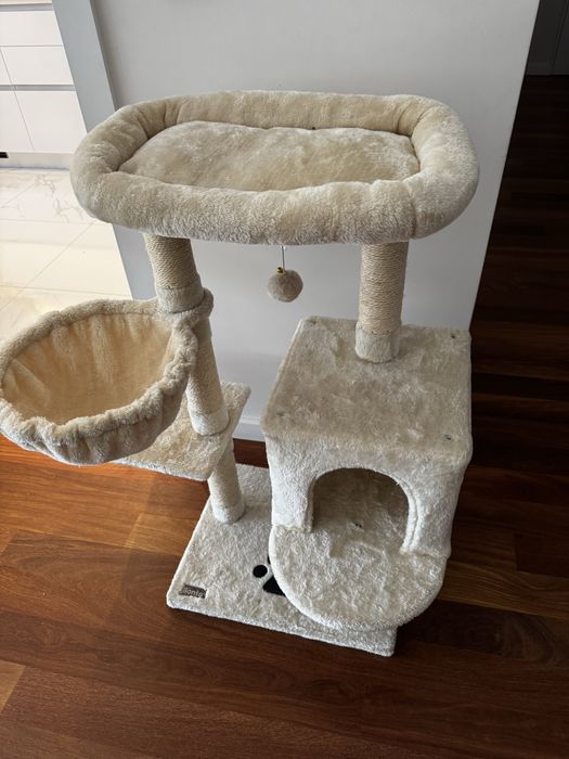 Arranhador bege para gatos