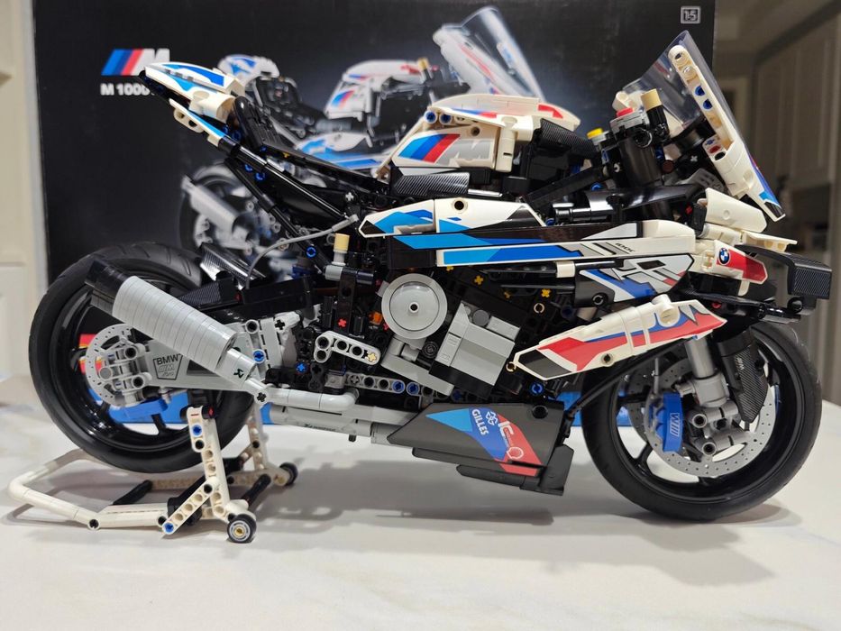 LEGO Technic BMW M 1000 RR 42130