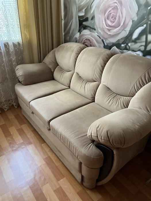 Продам б/у диван