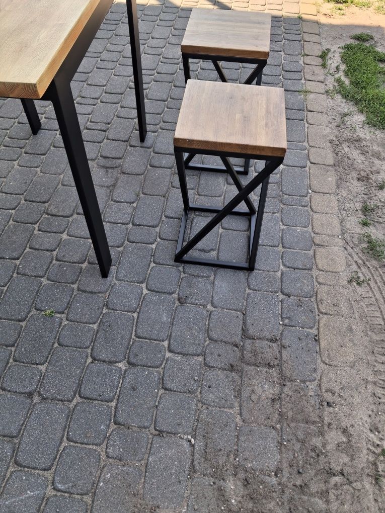 Stół  kuchenny z  taboretami
